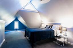 Business Bliss: Stylish Pad for Long Stays in Lou - Image 4