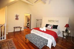 Charming 4BR Highlands Victorian w/Pool - Image 5