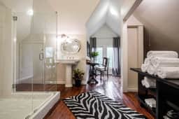 Charming 4BR Highlands Victorian w/Pool - Image 4