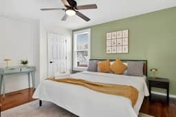 Louisville Grand Charm 5BR Retreat - Image 2