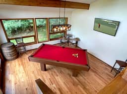 Bourbon Country Lodge ✦ 5 Acre Resort +Pool/Hot Tub - Image 3