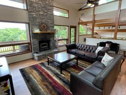 Bourbon Country Lodge ✦ 5 Acre Resort +Pool/Hot Tub - Image 2
