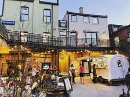Lux NULU | Walk to Eats Bars Distilleries Shopping - Image 5