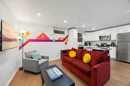 Eco and Work Friendly Stay Near NuLu and Downtown - Image 4