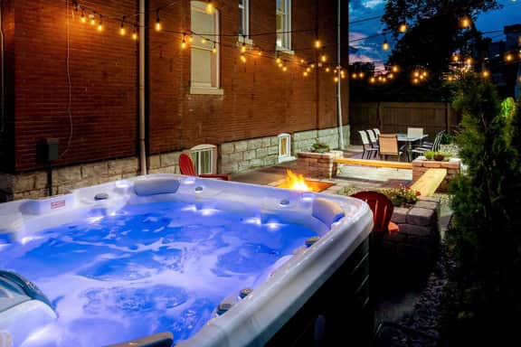 Highlands Derby City Dream ✬ 6BR+Hot Tub Sleep 14 - Image 2
