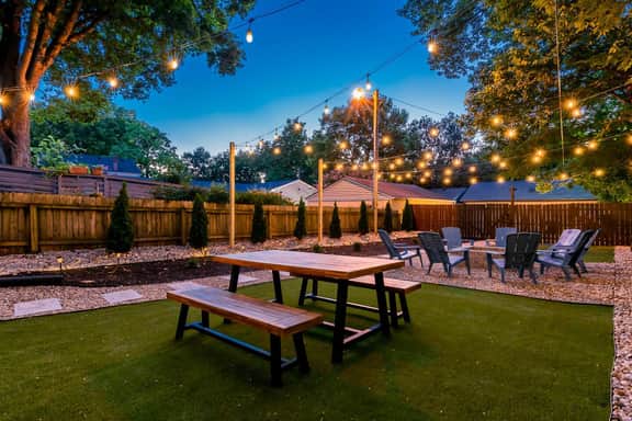 Bonny High~4 BR | KING | Epic Yard w/Fire Pit - Image 4