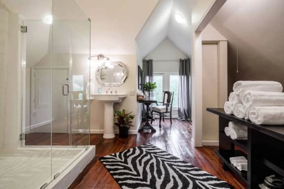 Charming 4BR Highlands Victorian w/Pool - Image 4
