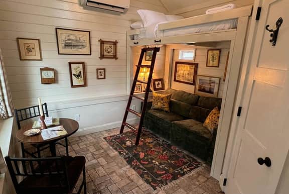 Cozy Cottage off Frankfort Avenue - Image 2