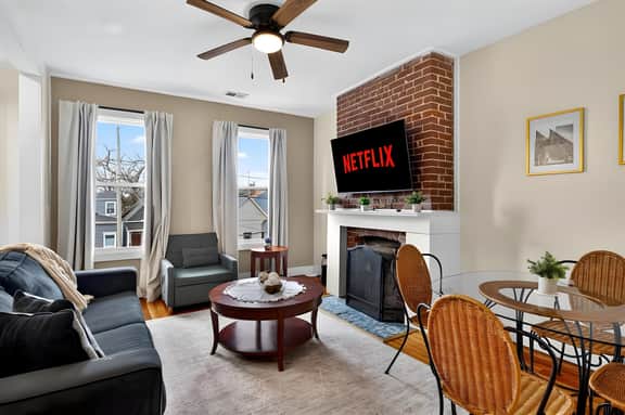 Louisville Grand Charm 5BR Retreat - Image 3