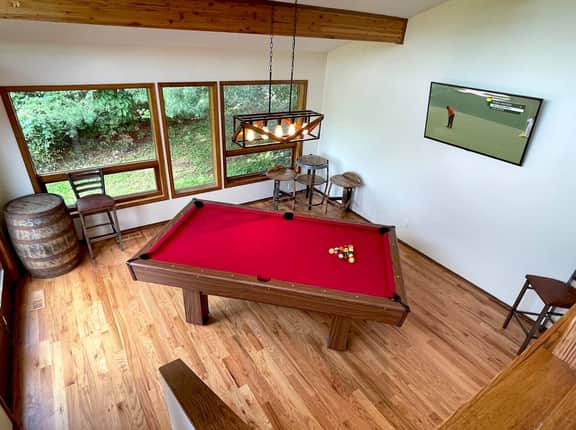 Bourbon Country Lodge ✦ 5 Acre Resort +Pool/Hot Tub - Image 3