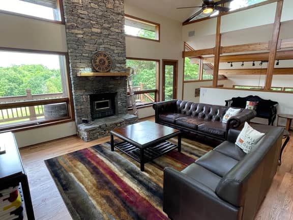 Bourbon Country Lodge ✦ 5 Acre Resort +Pool/Hot Tub - Image 2