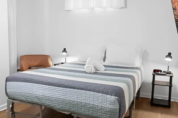 Unique Re‑Nu Eco Stay! Work-Friendly w/ Wifi | #5 - Image 5
