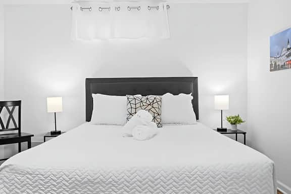 2-Unit Work Friendly Stay | Near Breweries & NuLu! - Image 4