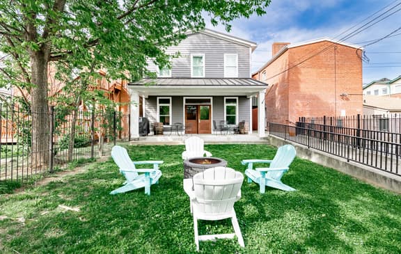 Baxter Manor | 8BR 3BA | Fire Pit ~ Sleep 18 - Image 1