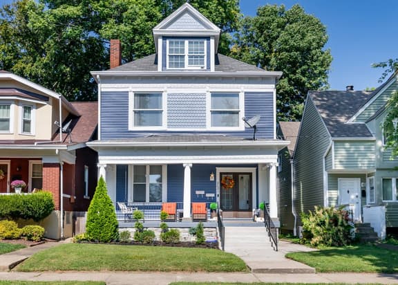 Bonny High~4 BR | KING | Epic Yard w/Fire Pit - Image 1