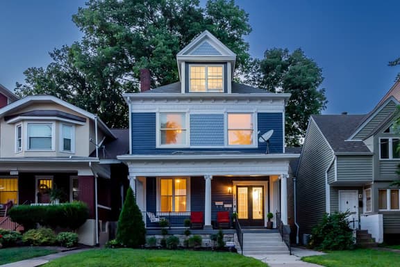 Bonnycastle Blue~Lux 6BR w/Epic Backyard + Fire Pit - Image 1