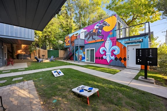 Experience the Unique Re-Nu Shipping Container #6 - Image 1