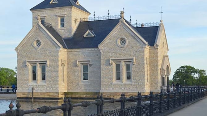 Louisville's: Crescent Hill Reservoir's Tranquil Waters